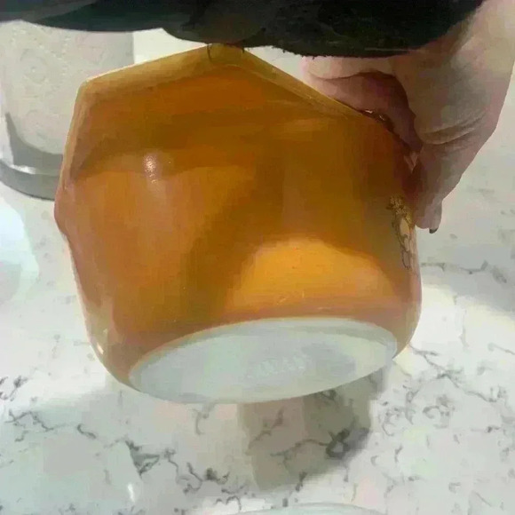 Pyrex Vintage serving bowl with Lid - Picture 9 of 11